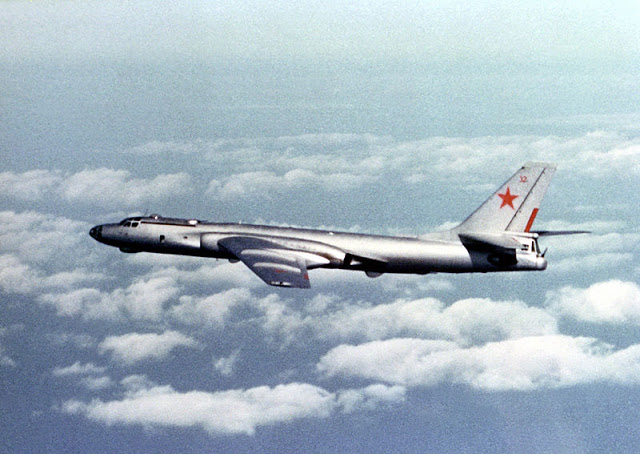 Kekuatan Raksasa Militer Indonesia Tahun 1960  Tu-16_Badger_E