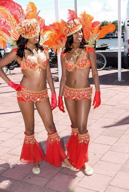 Rio Carnival 2010 Beautiful Girls Sexy-costumed-samba-carnival-girls2