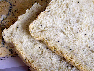 PAN DE SEMILLAS DE AMAPOLA Y OTRAS IMGP3350