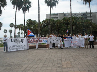 Las Palmas, Gran Canaria: Marcha mundial por la liberatd de Cuba 28530_1481740842943_1216481543_1337740_5010336_n