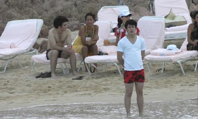 Jonas Brothers en Los Cabos con Danielle!!?? Ca17