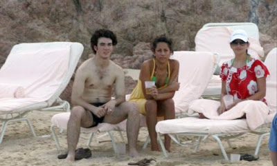 Jonas Brothers en Los Cabos con Danielle!!?? Ca11