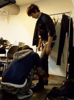 ELLEgirl - Changmin backstage highlights Changmin8-1