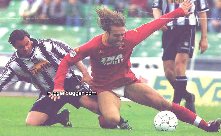  Who is your hero ? - Page 2 Batistuta1