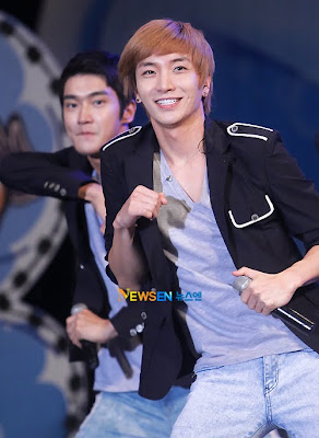 نادي الفن الآسيوي .. Korea Fans ..} Leeteuk-20100803