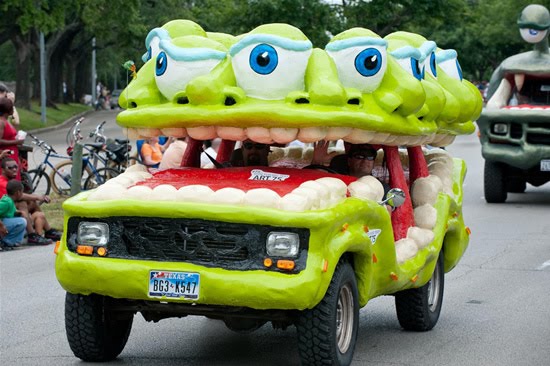 வித்தியாசமான கார்களின் அணிவகுப்பு. Houstoncarparade2010o