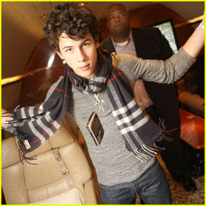 article 4-mon meilleur ami et petit ami,Tim Jonas <33 Nick-jonas-blackberry-floating