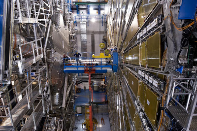 Científicos del CERN piensan que estan saboteando el LHC, ¡desde el futuro! 1-0806011_01-A4-at-144-dpi