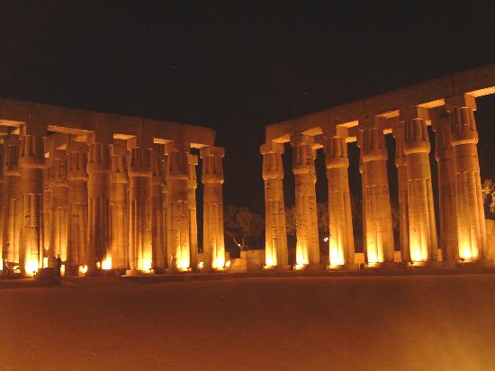 ثلث اثار العالم ((((الاقصر)) Luxor-temple-at-night