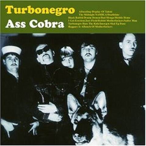 Portadas de discos que homenajean/burlan/parodian a otro disco Turbonegro-AssCobra