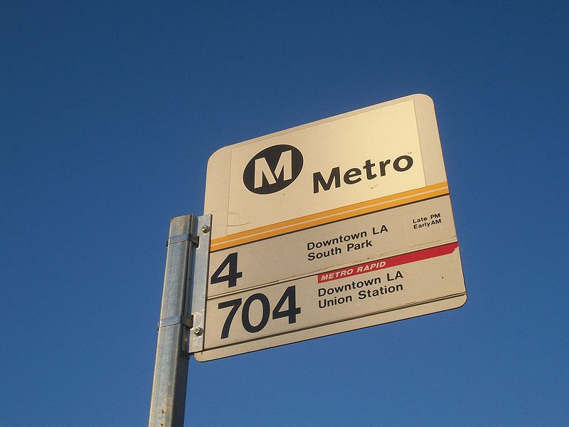 QT: 1 à "beaucoup" xD  ... - Page 15 800px-LACMTA_Bus_Stop_4-704_SM_Blvd