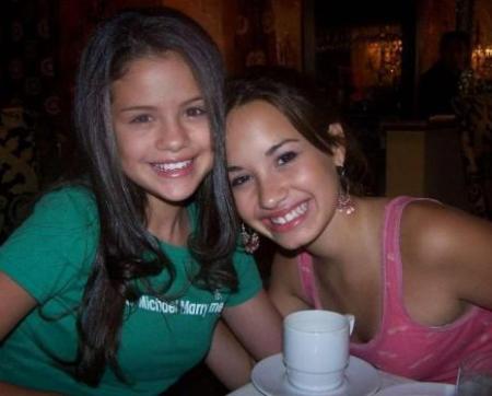 Selena y Demi amigas de la infancia! Just-demi-teens-001