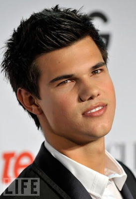 Taylor Lautner - Imagenes/Videos de Paparazzi / Estudio/ Eventos etc. - Página 11 91163784