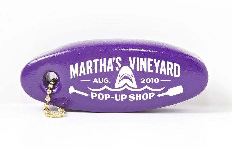 CompleteSet - Page 2 Johnny%2BCupcakes%2BMartha%25E2%2580%2599s%2BVineyard%2BPop-Up%2BShop%2BExclusive%2BFloating%2BKeychain