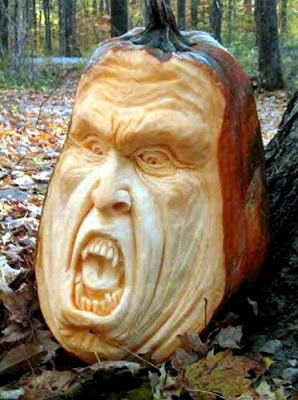 பூசணியில் செதுக்கப்பட்ட வியக்கத்தக்க உருவங்கள்  Pumpkin-carvings-14