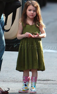 اكبر مجموعه صور  suri cruise  Suri-flower-shopping-christmas