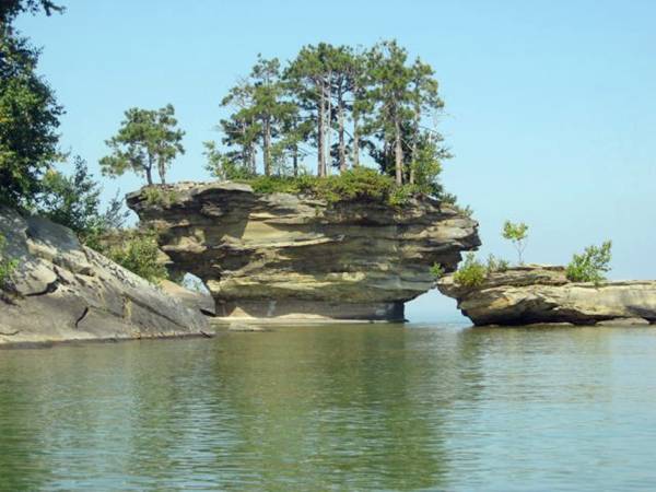 سبحان الله Turnip-Rock-Lake-Huron-024