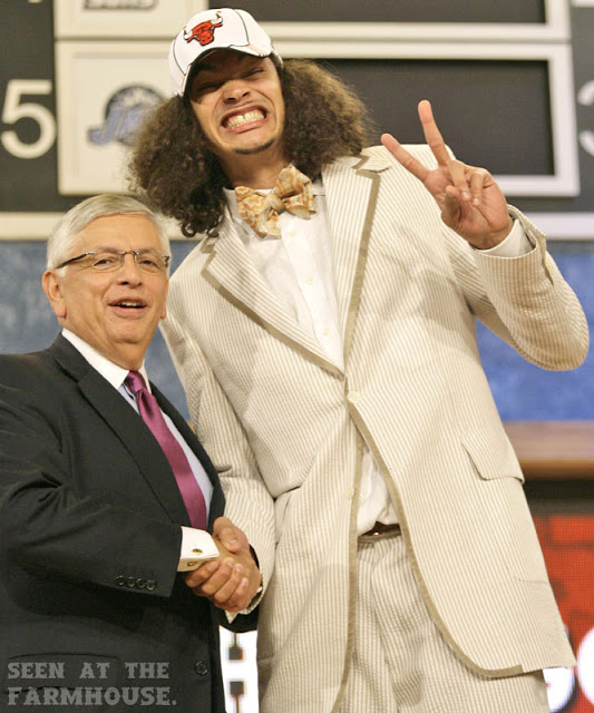 Legendarne slike NBA lige - Page 8 Joakim-noah-suit