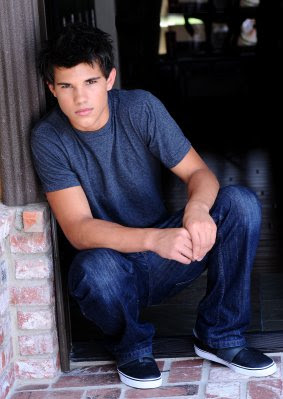 Twins.....  arn't they lovely? Taylor_lautner_1214759965