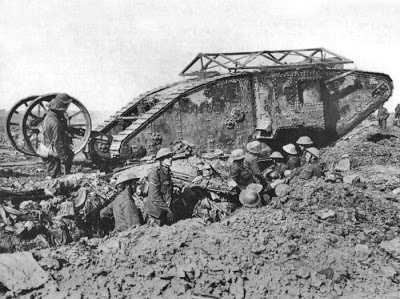 Primera Guerra Mundial: Batalla del Somme British_Mark_I_male_tank_Somme_25_September_1916