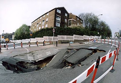 منور الكرة الارضية Sinkhole_08