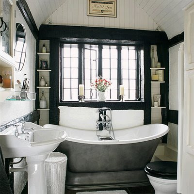 Relax room Bathroom_25_Beautiful_Homes_April_06_housetohome_co_uk