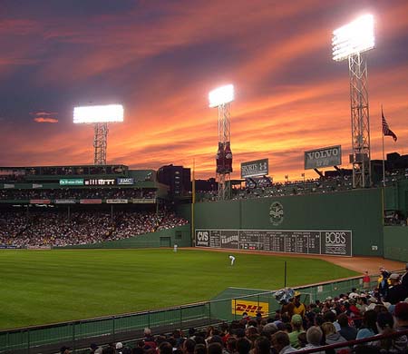 Une game de baseball au Fenway Park sa vous dit ? Boston-fenway-park-sunset