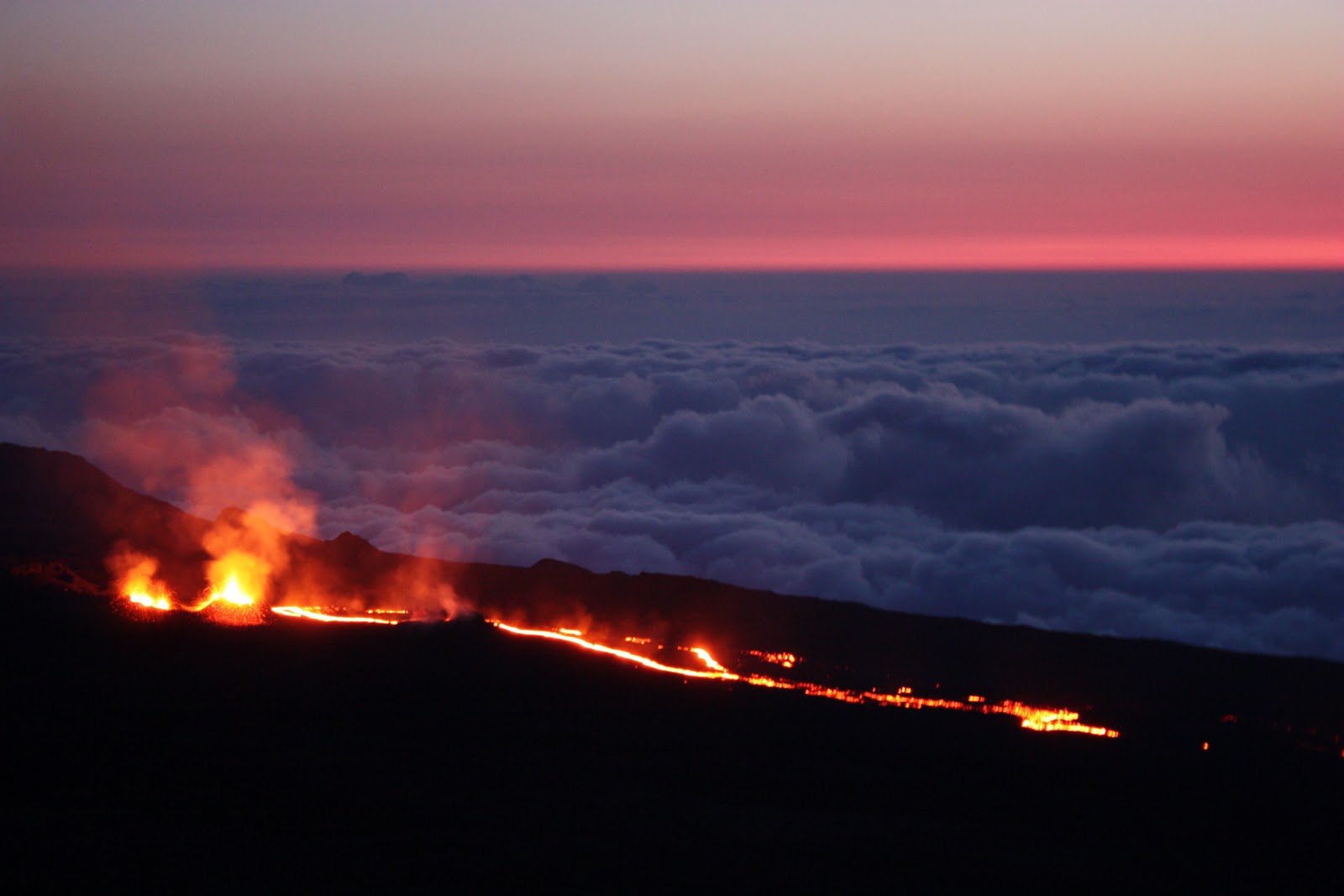 Mon Ile : La Réunion Eruption%2Bau%2Bpied%2Bdu%2Bpiton%2Bde%2Bla%2Bfournaise%2B-%2Ba-%2Bl-aube%2Bdu%2Bdimanche%2B17%2Boctobre%2B2010%2B-%2Bla%2Breunion