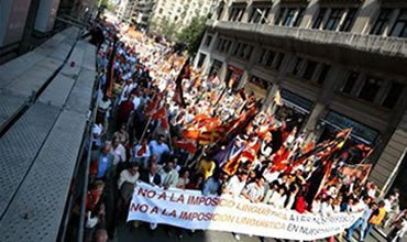 4.000 personas marchan contra la inmersión lingüística en Barcelona - Página 2 Calle