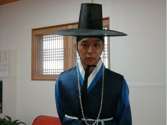 [28.07.10][PICS] Yoochun - Filming SungKyunKwan Scandal 1d5306f951a8d54ed8f9fd5b