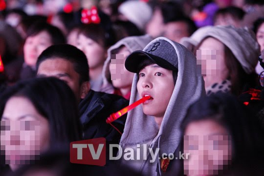 Yoo Ah In y Song Joong Ki en Seúl Concierto de JYJ  2