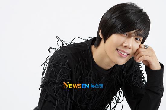 Park Jung Min Ya Comenzara su Primer Desafío en Solitario!! 5cya6s