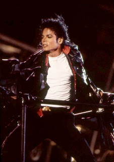 GALERIA DE IMAGENES DE "BEAT IT"..!!!!! Bad-Tour-Beat-IT-michael-jackson-7627494-715-1052