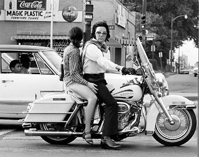 Les stars et les harleys - Page 2 Elvis-and-mary-kathleen