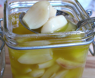 الثوم أفضل مضاد حيوي عبر التاريخ  Garlic-confit