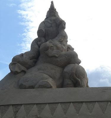 Você acha que sabe fazer castelos de areia? Sand-sculpture-26_3I8hw_11446