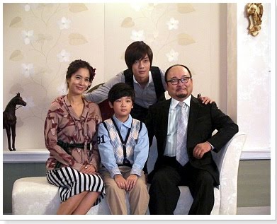 Baek Seung Jo Family Photos (playfull kiss) ^_^ Mkiss_family_01