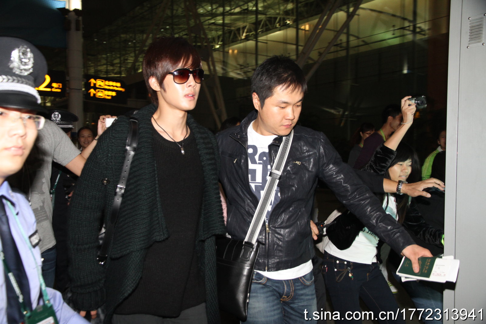  Kim Hyun joong  Llegada a Guangzhou B