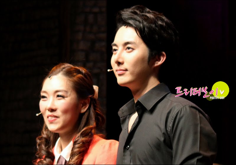 Kim Hyung Jun adios a cafe in 7