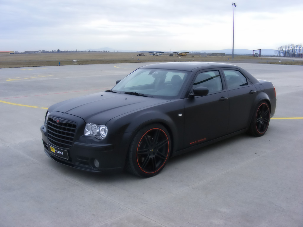 Merecen la pena los coches caros? - Página 2 2010-Chrysler-300C-Hemi-SRT-8-Compressor-by-O-CT-Tuning-Front-And-Side-3-1024x768