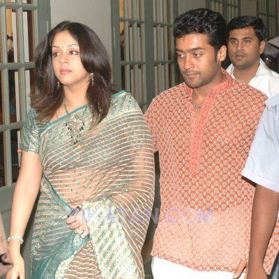 நடிகை ஜோதிகா அஜித் குமார் புகைப்படங்கள்.. Surya_jyothika_rare_pic-in_public