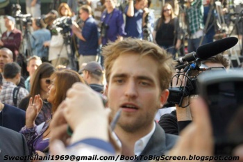 3 Agosto - Nuevas /Antiguas Fotos Fan de Rob en la ceremonia de las huellas!!! 12gf7COy