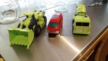 [Toyworld] Produit Tiers - Jouet TW-C Constructor aka Devastator/Dévastateur (Version vert G1 et jaune G2) - Page 5 6IX9s3Cv