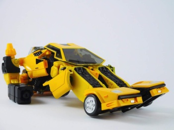 [Masterpiece Tiers] OMNIGONIX V-01 SPINOUT aka SUNSTREAKER - Sortie Début 2016 - Page 4 DNidCViF