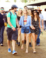 Coachella Music Festival Weekend 2 - Day 2 (April 19) FpBhmp02