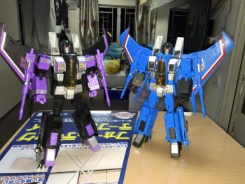 [Masterpiece Takara Tomy] MP-11T THUNDERCRACKER - Sortie Décembre 2015 - Page 2 GgjPxAJf