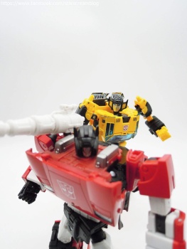 [Masterpiece Tiers] BADCUBE OTS-08 SUNSURGE aka SUNSTREAKER - Sortie Janvier 2016 - Page 4 HJQKx2Me