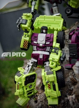 [Combiners Tiers] GENERATION-TOY GRAVITY BUILDER aka DEVASTATOR - Sortie 2015-2016 - Page 9 Va5j45Vu