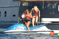 Nina Dobrev vacationing with friends in Saint-Tropez (July 21) FvhbcCMz