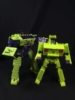 [Toyworld] Produit Tiers - Jouet TW-C Constructor aka Devastator/Dévastateur (Version vert G1 et jaune G2) - Page 3 QYo9ggem